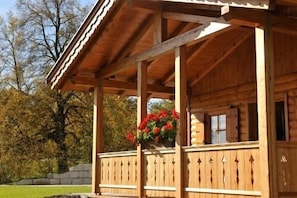 Fünf-Sterne-Hof-Chalet Hochries mit Terrasse und Bergblick