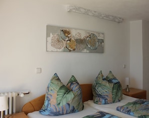 Ferienwohnung I.OG, 50m², 2-4 Pers., Du/WC, Ostbalkon-Schlafzimmer