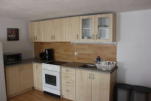 Ferienwohnung I.OG, 50m², 2-4 Pers., Du/WC, Ostbalkon-Küche