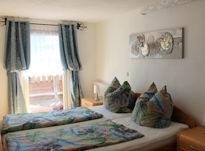 Ferienwohnung I.OG, 50m², 2-4 Pers., Du/WC, Ostbalkon-Schlafzimmer