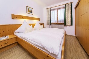 Ferienwohnung Unterberg 82 qm mit Balkon, 2 separate Schlafzimmer-Schlafzimmer Fewo Unterberg