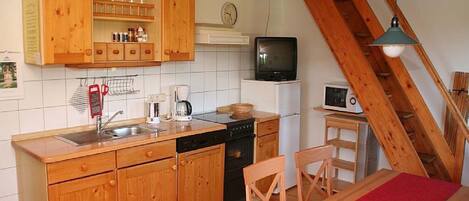 Ferienwohnung Sonnenblume, 50 qm Obergeschoss, 2 separate Schlafzimmer-Wohnbereich mit Küchenzeile