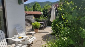 Bungalow 125qm, Terr., Garten, Küche, 3 Schlafzimmer, Wohnzimmer, 2 Bäder, WLAN-Bungalow - Terrasse