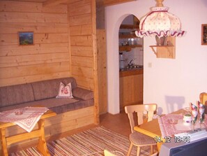 Ferienwohnung Ruhpolding 3 Personen, 1 separates Schlafzimmer, Terrasse, 48 qm-Wohnraum
