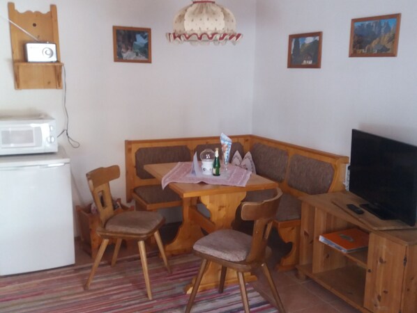 Ferienwohnung Ruhpolding 3 Personen, 1 separates Schlafzimmer, Terrasse, 48 qm-Essbereich