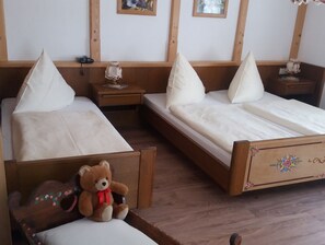 Ferienwohnung Ruhpolding 3 Personen, 1 separates Schlafzimmer, Terrasse, 48 qm-Schlafzimmer