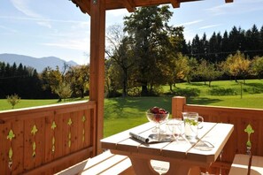 Fünf-Sterne-Hof-Chalet Kampenwand mit Terrasse und Bergblick