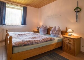 Ferienwohnung Nr. 2, 30 qm, 1 Schlafzimmer, Terrasse, 4 Sterne, 3 Pers.-Schlafzimmer mit Panoramafenster