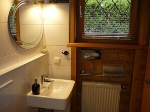 Ferienwohnung für 1-2 Personen, 48 qm, Wohnschlafraum, Terrasse, WLAN-Dusche und WC