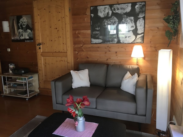 Ferienwohnung für 1-2 Personen, 48 qm, Wohnschlafraum, Terrasse, WLAN-Wohn/Schlafzimmer