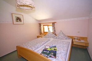 Ferienwohnung Bergblick 36 qm mit separaten Schlafzimmer und Süd-Balkon-Schlafzimmer