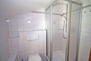 Ferienwohnung Bergblick 36 qm mit separaten Schlafzimmer und Süd-Balkon-Badezimmer Dusche/WC