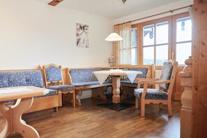 (201) Zwei-Raum-Ferienwohnung-Wohnzimmer