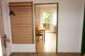 Enzian-Apartment für 4 Personen, 2 separate Schlafzimmer, 64 m²-Eingangsbereich