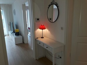 Ferienwohnung 61 qm, 1 Schlafzimmer und Balkon mit Blick auf den Kurpark-Flur