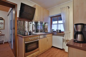 Ferienwohnung Nr. 1, mit Balkon und Bergblick, 50 qm, W-LAN-Küche