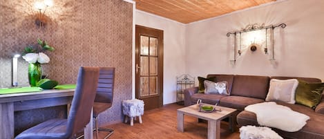 Ferienwohnung Nr. 1, mit Balkon und Bergblick, 50 qm, W-LAN-Wohnzimmer