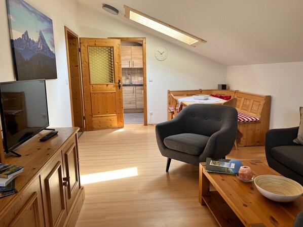 Ferienwohnung Nr. 16, 4-6 Personen, 85 qm, 3 Schlafzimmern, extra Bad, Balkon-Das Wohnzimmer