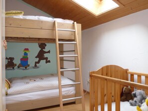 Ferienwohnung 1, 95 qm, 2 Schlafzimmer-Kinderzimmer