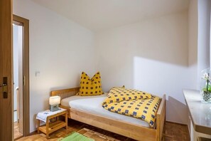 Ferienwohnung für max. 3 Personen ca. 80 qm-Schlafzimmer 2