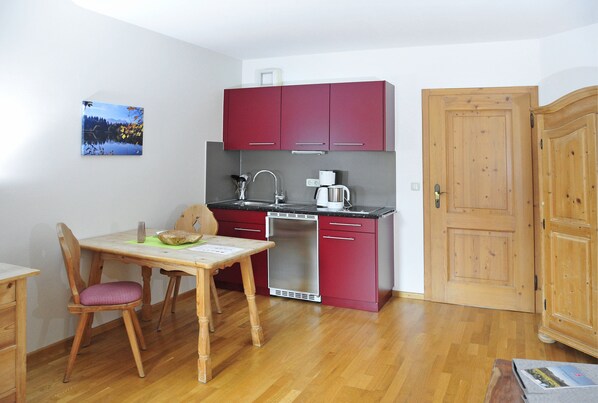 Appartment Farrenpoint, 33 qm, 1 bis 2 Personen, 1. OG, Südbalkon-Ferienwohnung Farrenpoint Küche