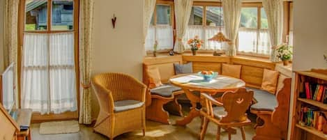 Ferienwohnung Nr. 22, 55 qm, 1-4 Personen, 1 Schlafzimmer, Balkon-Wohnbereich