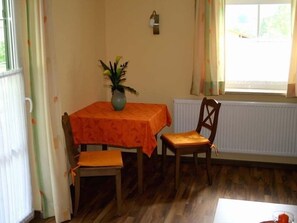 Ferienwohnung Ringelblume, 2 Personen, 48 qm, W-LAN, TV, Balkon, Nichtraucher-Esstisch