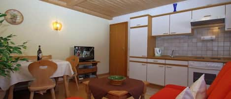 Ferienwohnung Falkenstein 2 Pers., Südterrasse, 53 qm, Schlafzimmer, Küchenzeile-Wohn-Esszimmer