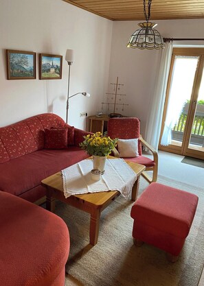 Drei-Raum-Ferienwohnung 65qm, Bad/WC, 2 Extra-Schlafzimmer, Wohnküche-Wohnzimmer Richtung Balkon