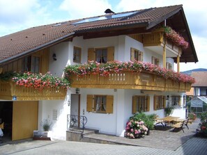 Ferienwohnung Nr. 4, 100m², 3 Schlafräume, Wohnzimmer, Balkon, TV, 4 Pers.-Hausansicht