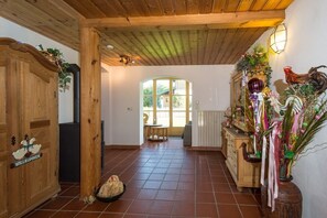 Ferienhaus 150qm, Balkon u. Terr., Küche, 4 Schlafzimmer, Wohnzimmer, 8 Pers.-Diele