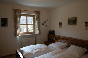 Ferienwohnung Nr. 12, 55 qm, 1-4 Personen, 1 Schlafzimmer, Terrasse-Schlafzimmer