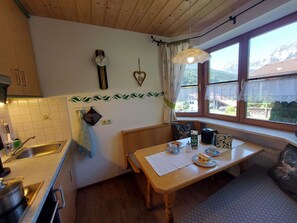 Ferienwohnung Nr. 2, 1-2 Personen, 42 qm, Terrasse, 1 Schlafzimmer, Erdgeschoss-Kü Fewo2