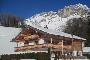 Haus Wildbach (DE Berchtesgaden) - Hasenknopf Kathrin, Hasenknopf Michael - 13523-Hausansicht-Winter.jpg