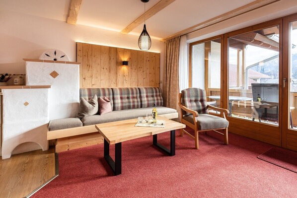 6 Ferienwohnung Typ B 53 qm, Balkon, 1 Schlafzimmer, 1 Wohnzimmer, max 2 P, WLAN-Wohnbereich