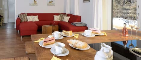 Ferienwohnung Geniessen für 2-8 Personen, 1. OG und DG, 4 Schlafzimmer, 2 Bäder, 128 qm, Terrasse-Wohnküche