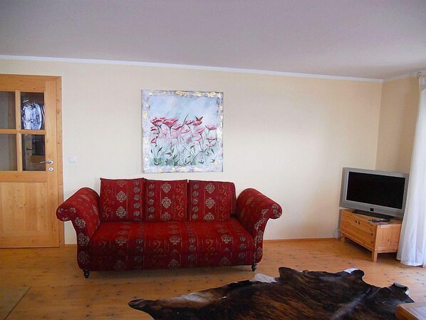 Ferienwohnung 70 qm, großer Wohn/Schlafraum, 1 Schlafzimmer, Küche, SAT-TV-Wohnzimmer
