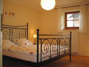 Ferienwohnung 70 qm, großer Wohn/Schlafraum, 1 Schlafzimmer, Küche, SAT-TV-Schlafzimmer