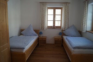 Ferienwohnung Inntal mit 3 Schlafzimmern, 1.Stock, 87 qm-Schlafzimmer 2