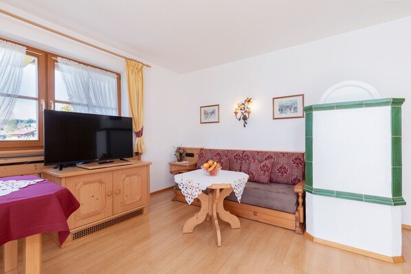 Ein-Raum-Ferienwohnung 42qm, Dusche/WC, Küche, Balkon-Ankommen und Wohlfühlen im Landhaus Andrea