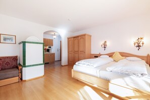 Ein-Raum-Ferienwohnung 42qm, Dusche/WC, Küche, Balkon-So wohnen Sie im Landhaus Andrea
