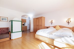 Ein-Raum-Ferienwohnung 42qm, Dusche/WC, Küche, Balkon-So wohnen Sie im Landhaus Andrea