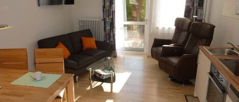 Krokus-Apartment für 2 Personen, separates Schlafzimmer, Terrasse,  46 m²-Wohnküche