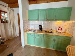 Ferienwohnung mit 44 qm, Terrasse, Kochnische und 1 Schlafzimmer für 3 Personen-Küche