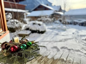 Ferienwohnung mit 44 qm, Terrasse, Kochnische und 1 Schlafzimmer für 3 Personen-Deko winterlich