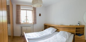 Ferienwohnung Nr. 03, 55 qm, 3 Personen, 1 Schlafzimmer, Terrasse-Schlafzimmer