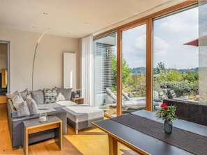 Wellvital, 86 qm Souterrain, 2 separate Schlafzimmer, 2 Bäder-Wohnbereich