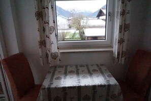 Ferienwohnung Rauschberg, 36qm, Balkon, Küche, 1 Schlafzimmer, Wohnzimmer, WLAN-Essplatz Rauschberg mit Panormaaussicht