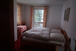 Ferienwohnung Rauschberg, 36qm, Balkon, Küche, 1 Schlafzimmer, Wohnzimmer, WLAN-Schlafzimmer mit Morgensonne