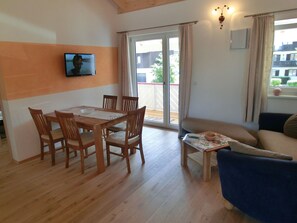 Ferienwohnung Nr. 4, 65 qm Obergeschoss, 2 separate Schlafzimmer-Esszimmer